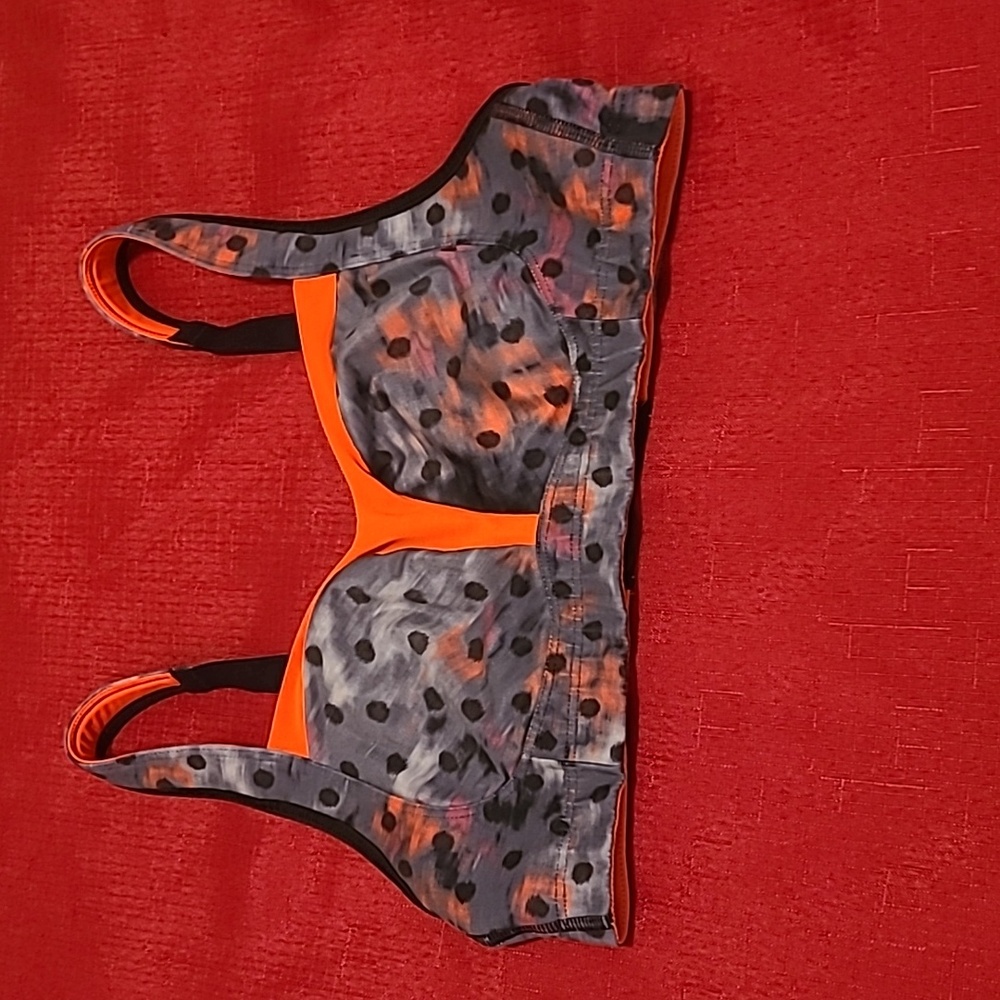 Lululemon Atletica Brass Suport, Size 34 C, Color Orange, Silver, Black ⚫️ ♥️ 👌